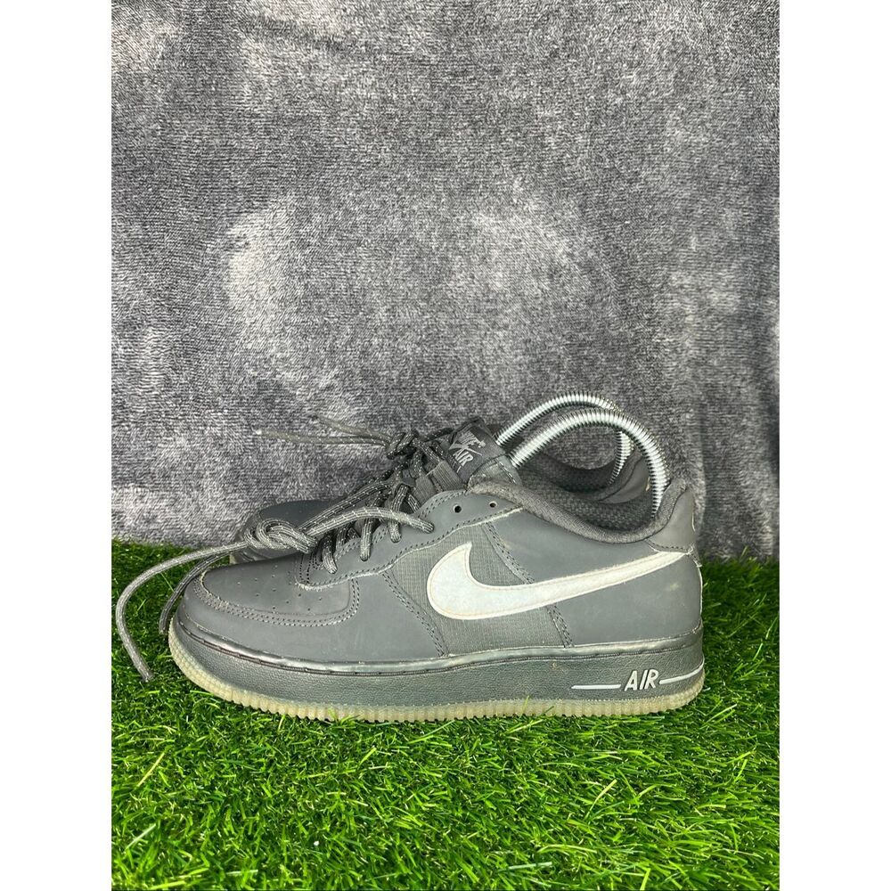 Nike Air Force 1 Low Gray Women’s Size 7 / Youth 5.5Y